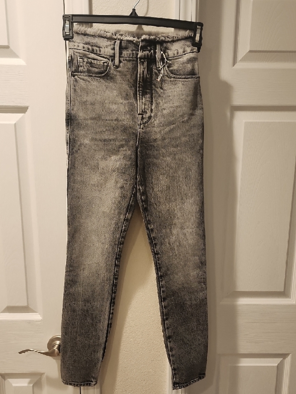 Good American Faded Gray High-Waist Cropped Jeans with Frayed Waist